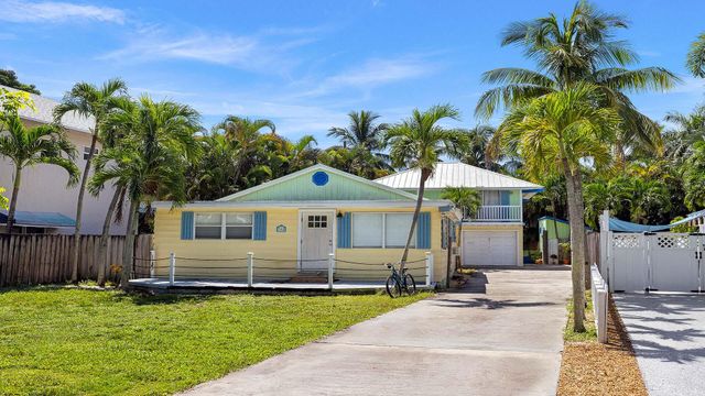740 S LAKE Avenue, Delray Beach, FL 33483