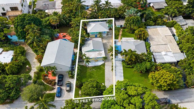 740 S LAKE Avenue, Delray Beach, FL 33483