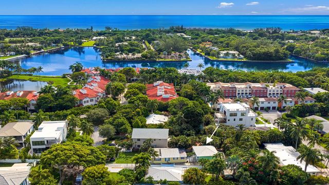 740 S LAKE Avenue, Delray Beach, FL 33483