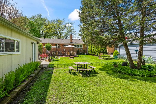 827 N Gibbons Avenue, Arlington Heights, IL 60004