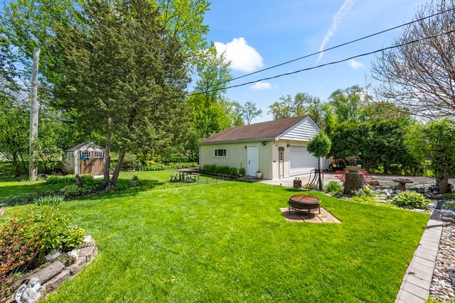 827 N Gibbons Avenue, Arlington Heights, IL 60004