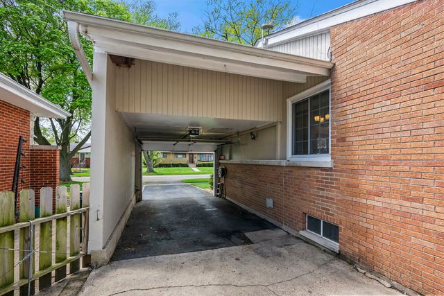 827 N Gibbons Avenue, Arlington Heights, IL 60004