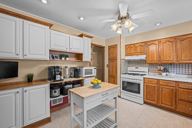 827 N Gibbons Avenue, Arlington Heights, IL 60004