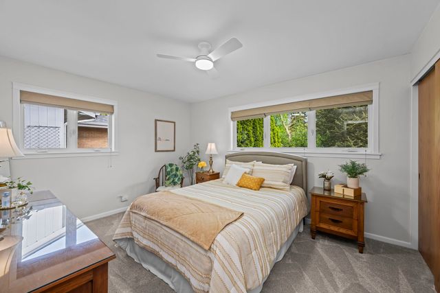 827 N Gibbons Avenue, Arlington Heights, IL 60004
