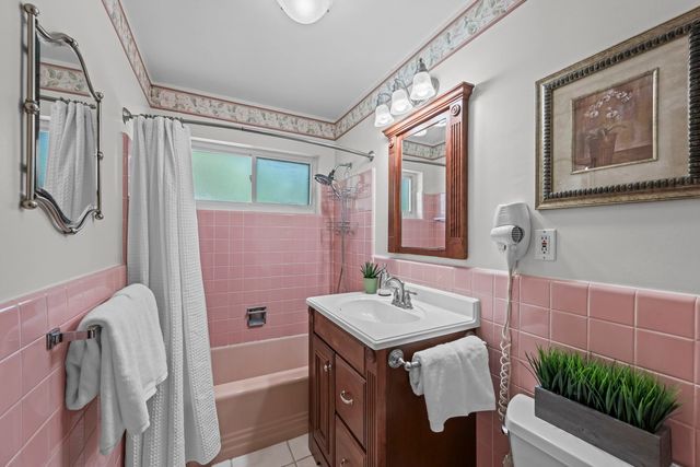 827 N Gibbons Avenue, Arlington Heights, IL 60004