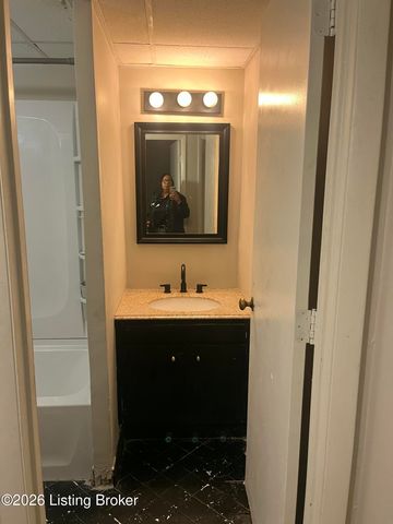 8714 Bayberry Pl 3, Louisville, KY 40242