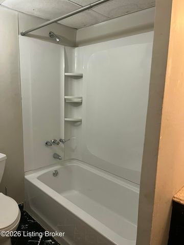 8714 Bayberry Pl 3, Louisville, KY 40242