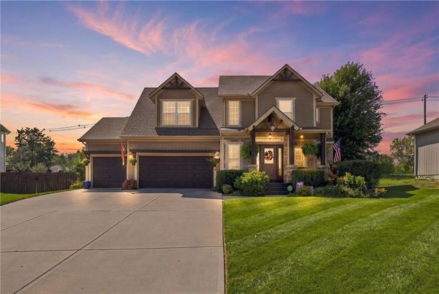 12233 Pine Valley Drive, Kansas City, KS 66109