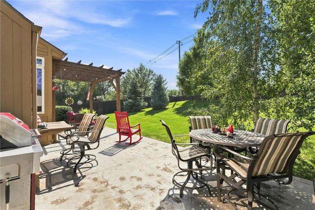 12233 Pine Valley Drive, Kansas City, KS 66109