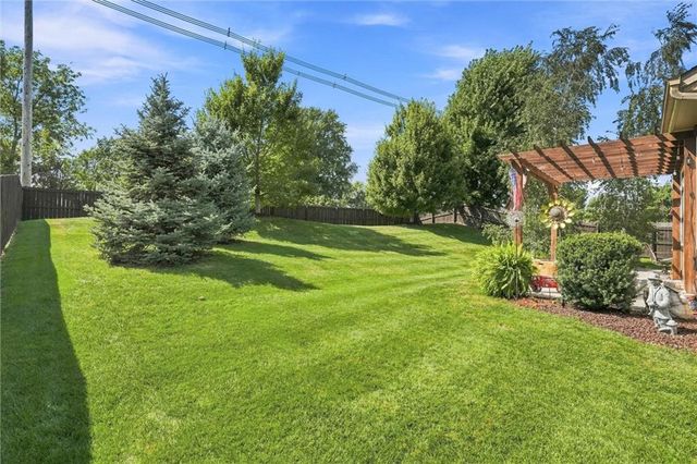 12233 Pine Valley Drive, Kansas City, KS 66109