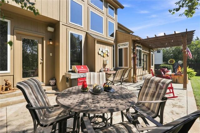 12233 Pine Valley Drive, Kansas City, KS 66109