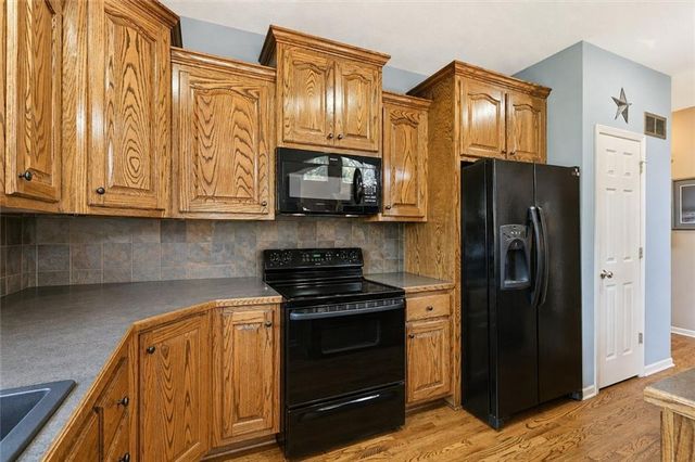12233 Pine Valley Drive, Kansas City, KS 66109