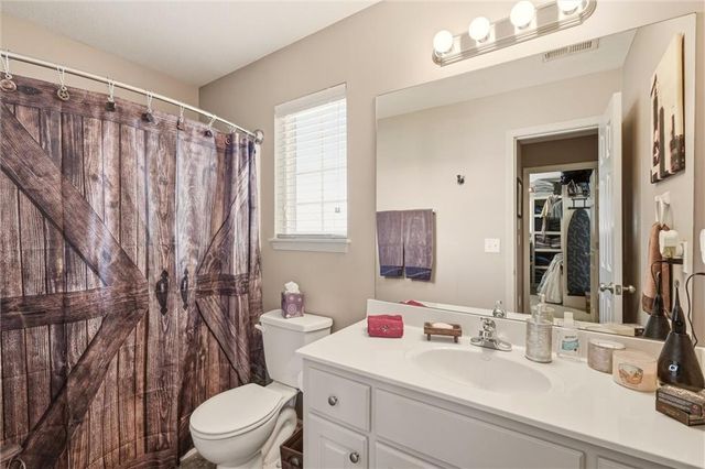 12233 Pine Valley Drive, Kansas City, KS 66109