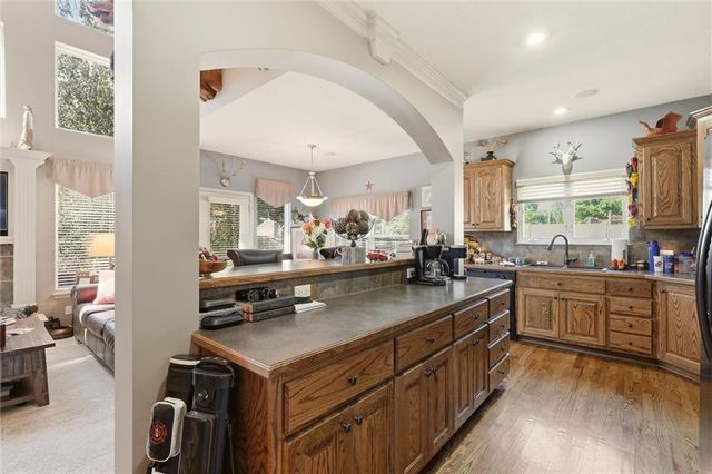 12233 Pine Valley Drive, Kansas City, KS 66109