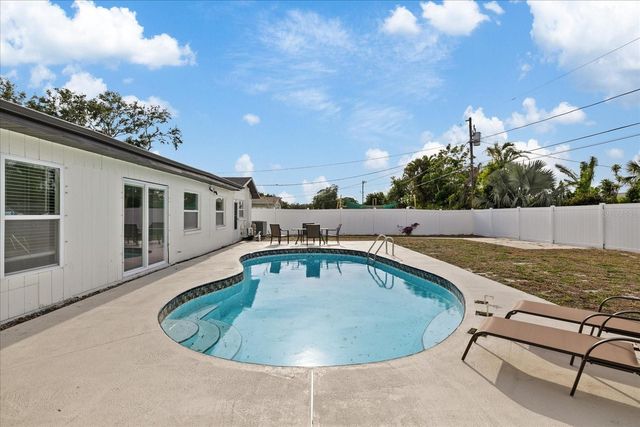 2461 69TH AVENUE S, St Petersburg, FL 33712