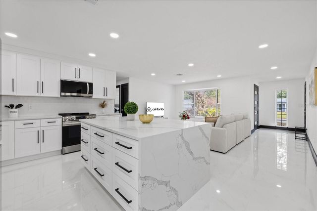 2461 69TH AVENUE S, St Petersburg, FL 33712