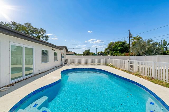 2461 69TH AVENUE S, St Petersburg, FL 33712