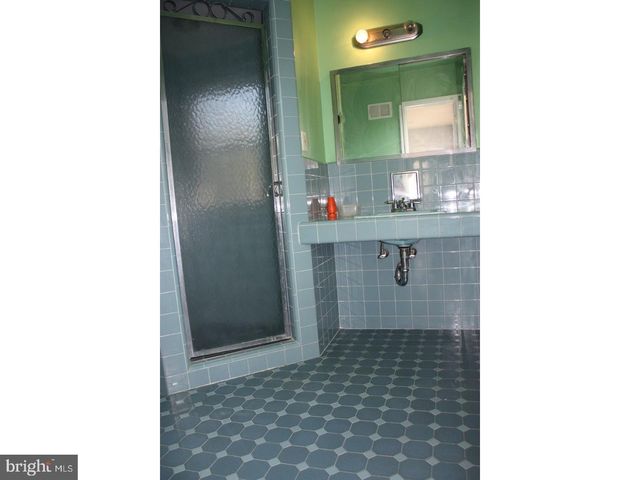 1213 MANOA RD, Wynnewood, PA 19096