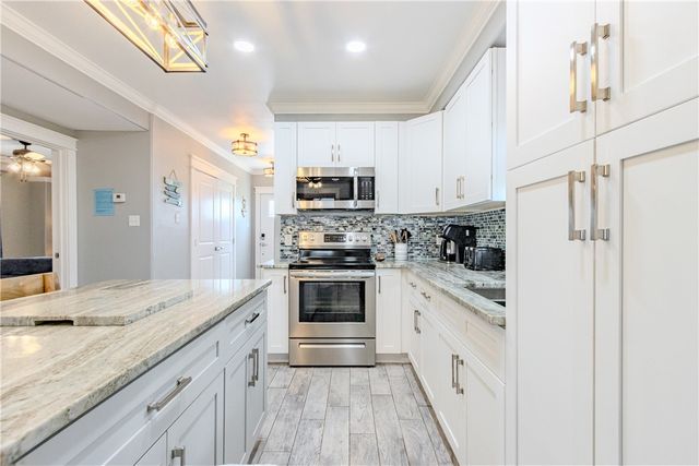 356 E Sagebrush St, Rockport, TX 78382