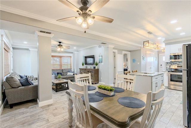 356 E Sagebrush St, Rockport, TX 78382