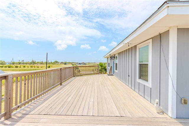 356 E Sagebrush St, Rockport, TX 78382