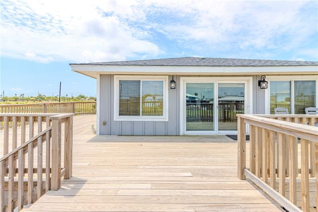 356 E Sagebrush St, Rockport, TX 78382