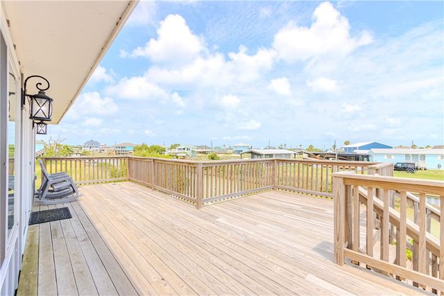 356 E Sagebrush St, Rockport, TX 78382