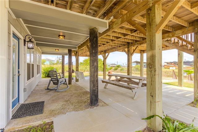 356 E Sagebrush St, Rockport, TX 78382