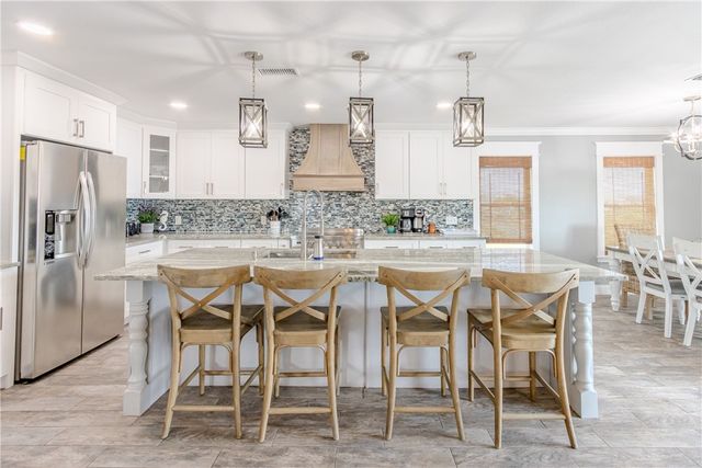 356 E Sagebrush St, Rockport, TX 78382