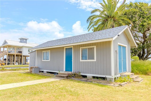 356 E Sagebrush St, Rockport, TX 78382