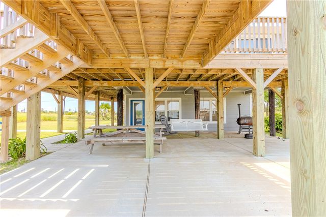 356 E Sagebrush St, Rockport, TX 78382