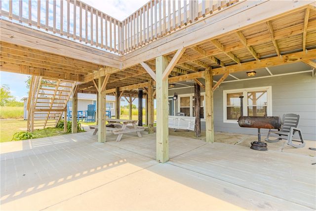 356 E Sagebrush St, Rockport, TX 78382