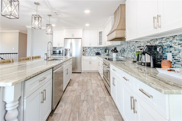 356 E Sagebrush St, Rockport, TX 78382