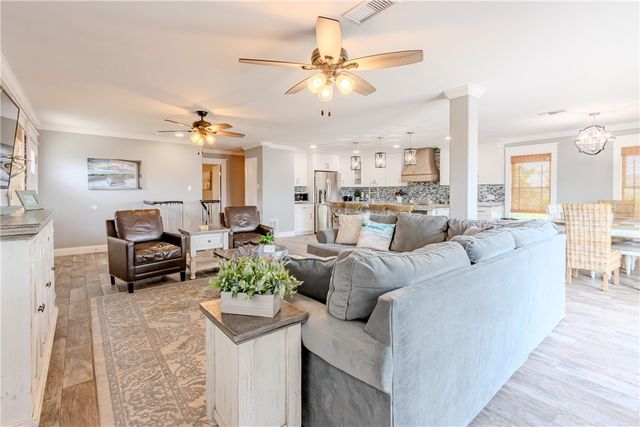 356 E Sagebrush St, Rockport, TX 78382