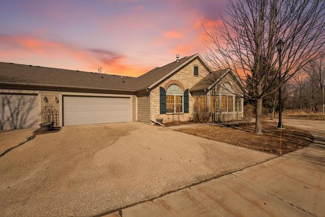 10 Pond View Way, Fitchburg, WI 53711