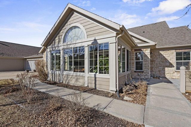 10 Pond View Way, Fitchburg, WI 53711