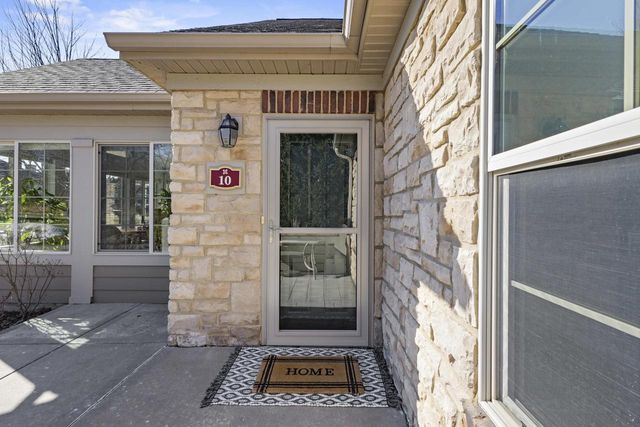 10 Pond View Way, Fitchburg, WI 53711