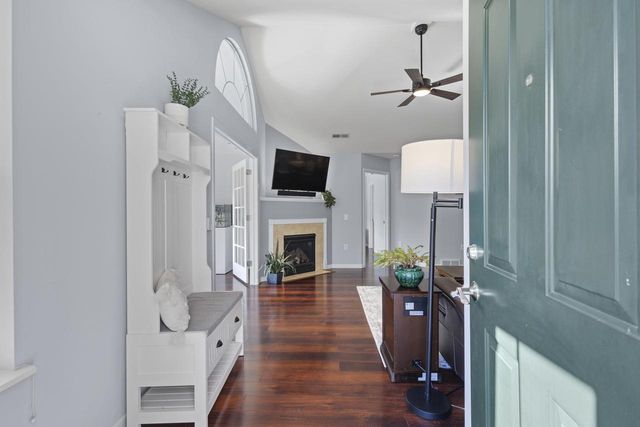 10 Pond View Way, Fitchburg, WI 53711