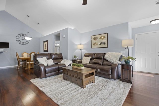 10 Pond View Way, Fitchburg, WI 53711