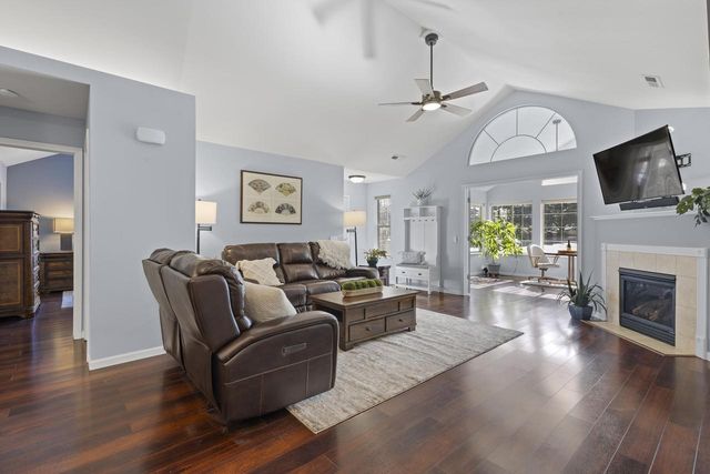 10 Pond View Way, Fitchburg, WI 53711