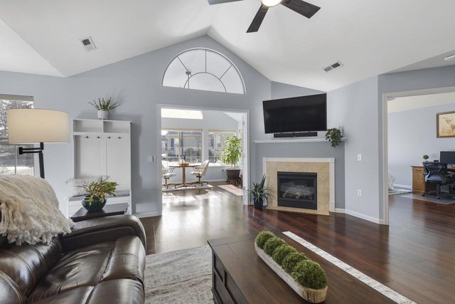 10 Pond View Way, Fitchburg, WI 53711