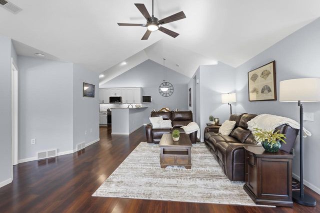 10 Pond View Way, Fitchburg, WI 53711