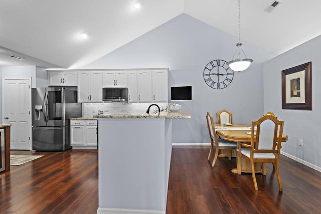 10 Pond View Way, Fitchburg, WI 53711