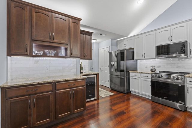 10 Pond View Way, Fitchburg, WI 53711