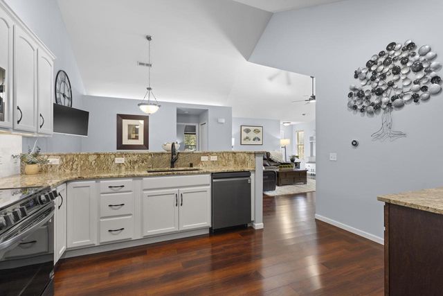 10 Pond View Way, Fitchburg, WI 53711