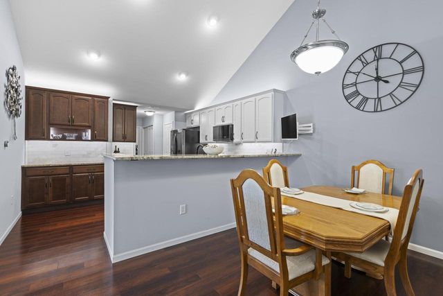 10 Pond View Way, Fitchburg, WI 53711