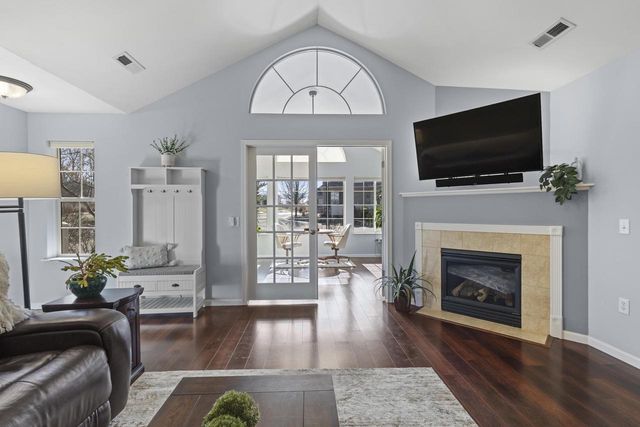 10 Pond View Way, Fitchburg, WI 53711