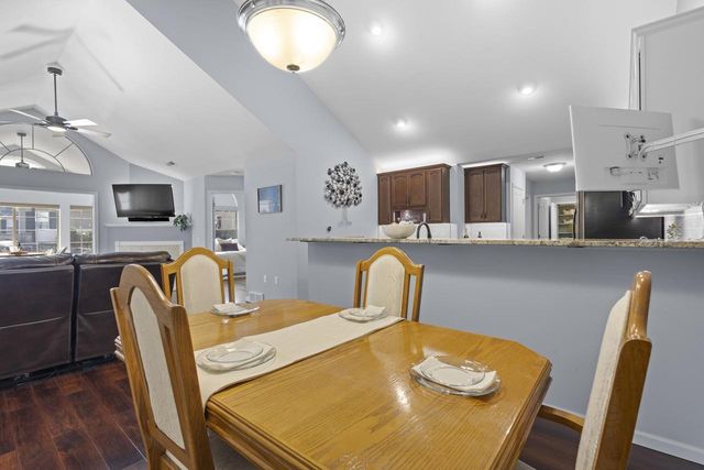 10 Pond View Way, Fitchburg, WI 53711