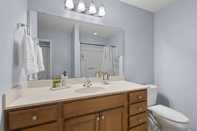 10 Pond View Way, Fitchburg, WI 53711