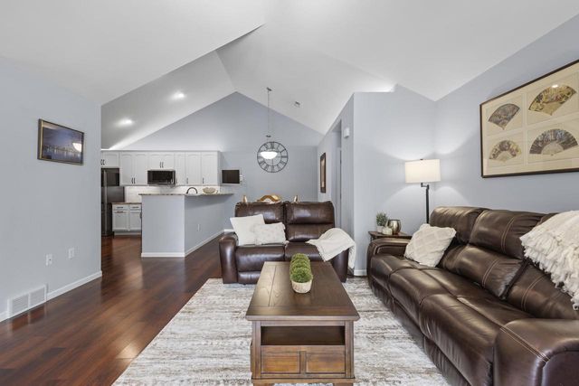 10 Pond View Way, Fitchburg, WI 53711